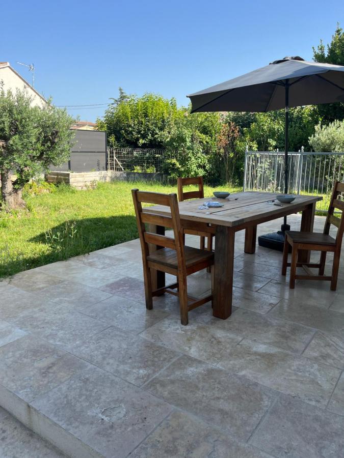 Villa Chaton LʼIsle-sur-la-Sorgue Exteriör bild