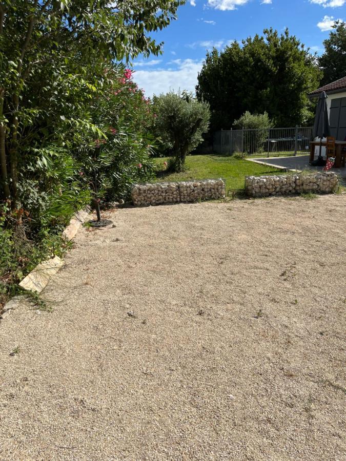 Villa Chaton LʼIsle-sur-la-Sorgue Exteriör bild