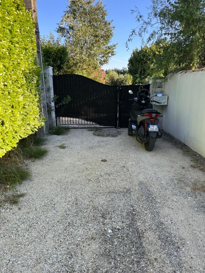 Villa Chaton LʼIsle-sur-la-Sorgue Exteriör bild