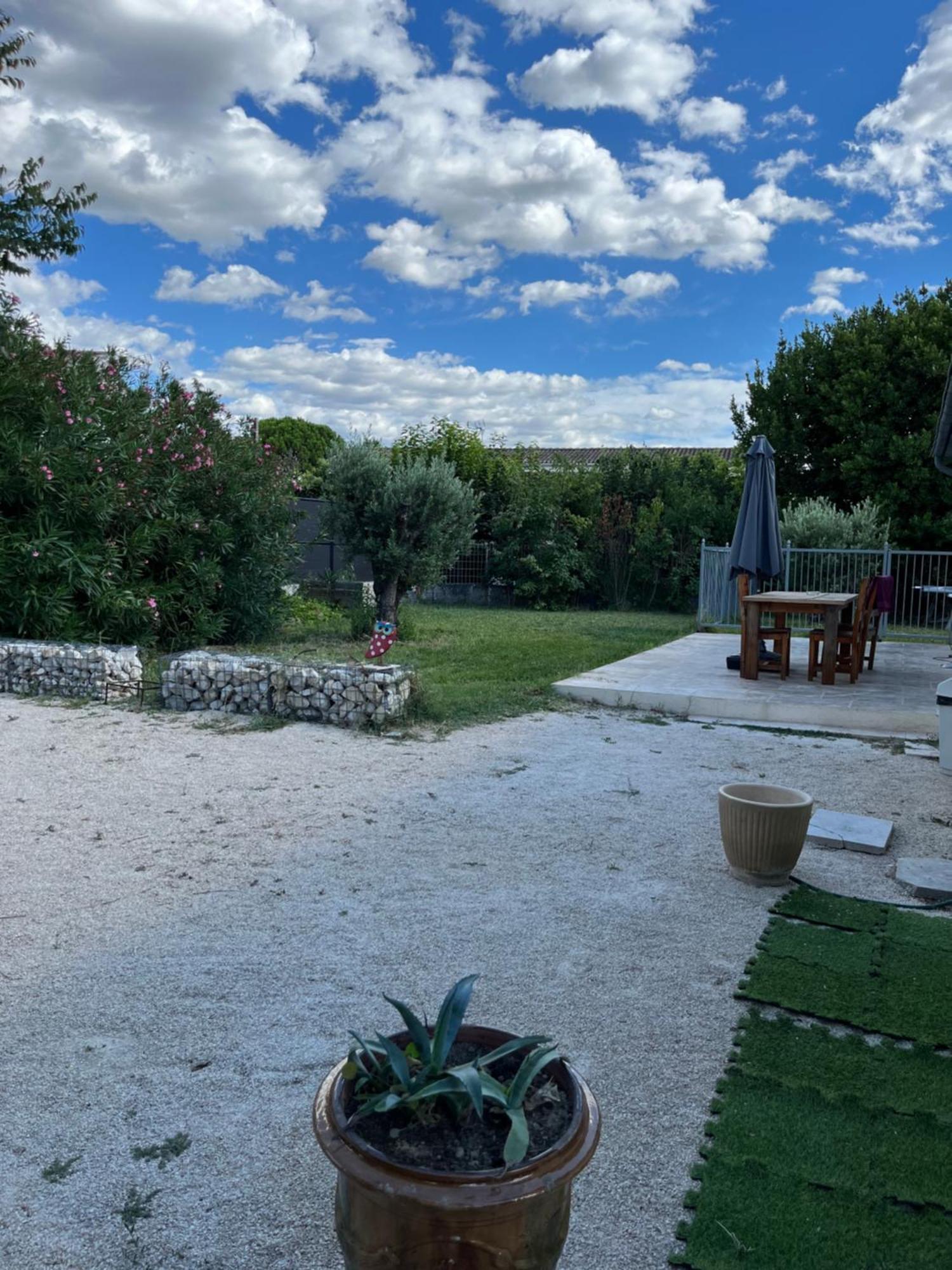 Villa Chaton LʼIsle-sur-la-Sorgue Exteriör bild